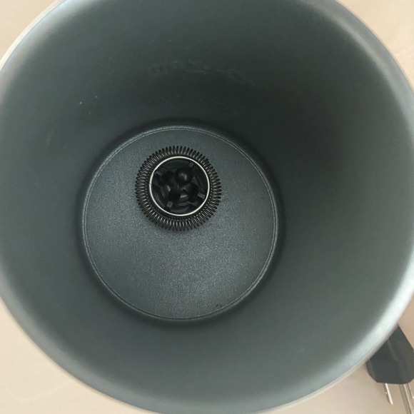 Nespresso VertuoPlus Bundle by Breville (with frother and de-scaler) - Picture 6 of 8